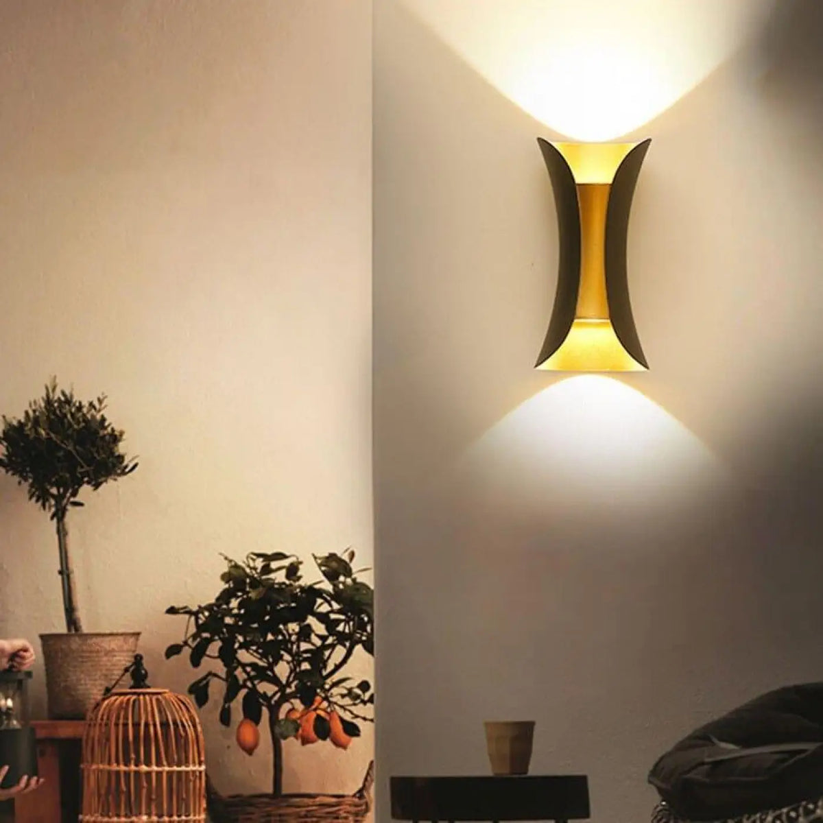 applique-murale-exterieur-forme-sablier-moderne-7