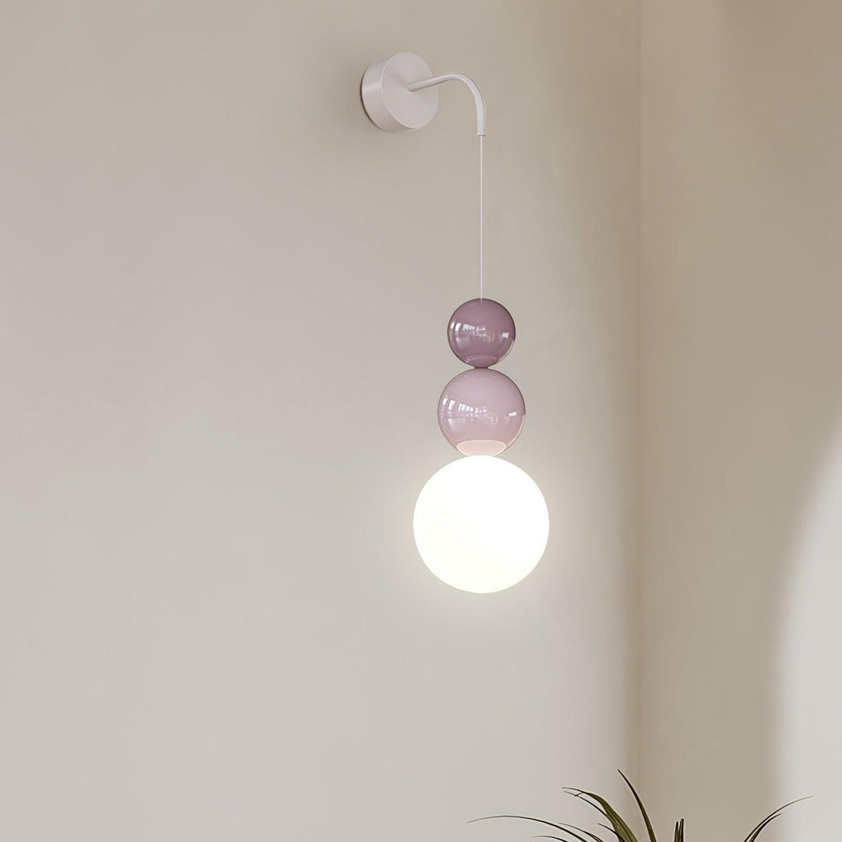 applique-murale-interieur-art-deco-led-trois-spheres-alignees-couloir-1
