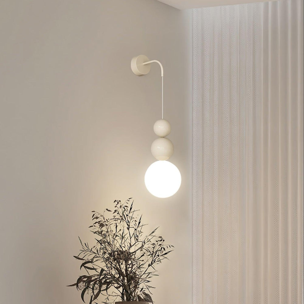 applique-murale-interieur-art-deco-led-trois-spheres-alignees-couloir-2