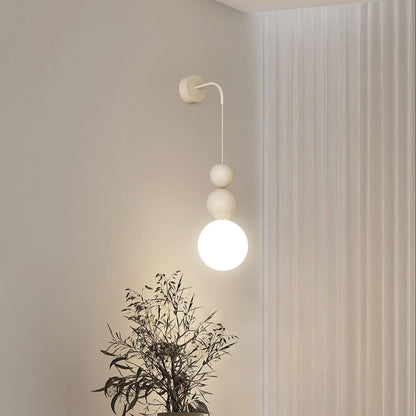 applique-murale-interieur-art-deco-led-trois-spheres-alignees-couloir-2