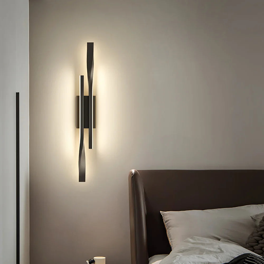 applique-murale-interieur-design-led-deux-barres-noires-torsadees-tete-de-lit