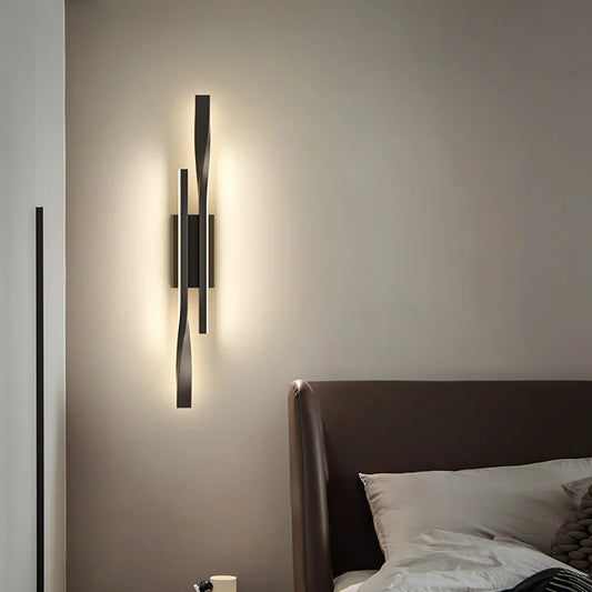 applique-murale-interieur-design-led-deux-barres-noires-torsadees-tete-de-lit