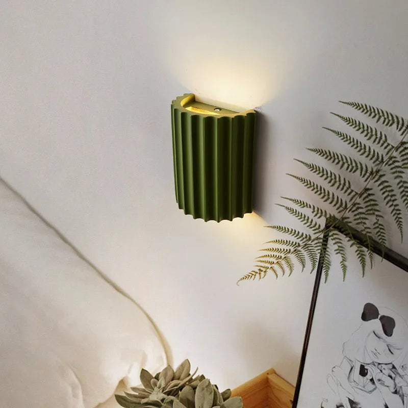 applique-murale-interieur-forme-cylindrique-cannelee-bureau-moderne-led-1