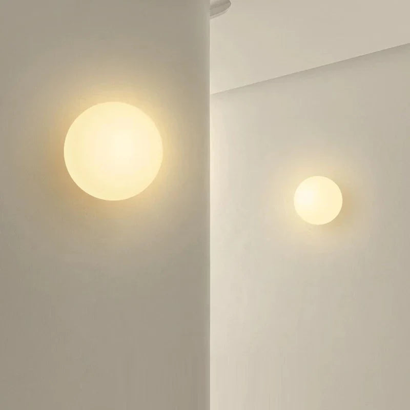 applique-murale-interieur-led-escalier-globe-en-verre-opalin-2