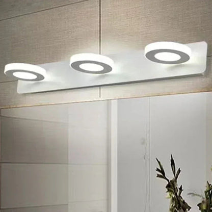 applique-murale-interieur-led-trois-cercles-sur-plaque-rectangulaire-salle-de-1
