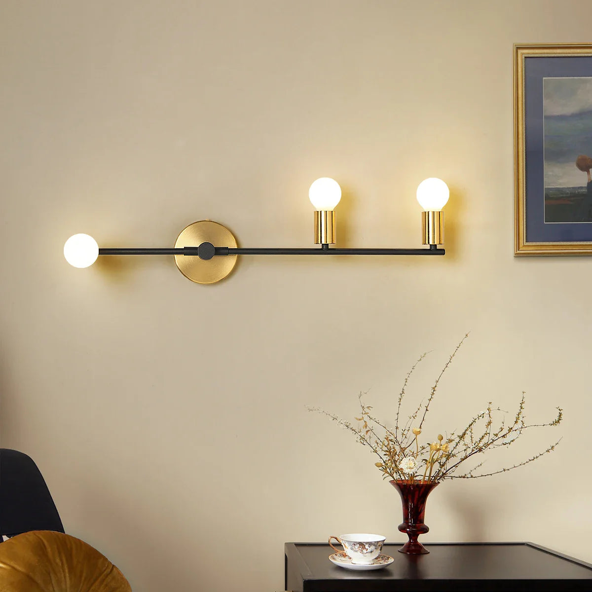 applique-murale-interieur-tige-horizontale-trois-globes-salon-scandinave-led-1