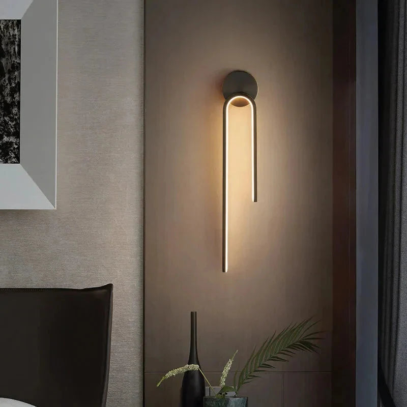 applique-murale-interieur-tige-verticale-arquee-originale-led-escalier-1