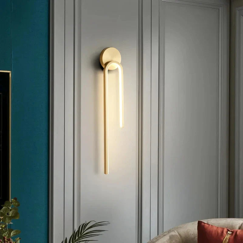 applique-murale-interieur-tige-verticale-arquee-originale-led-escalier-3