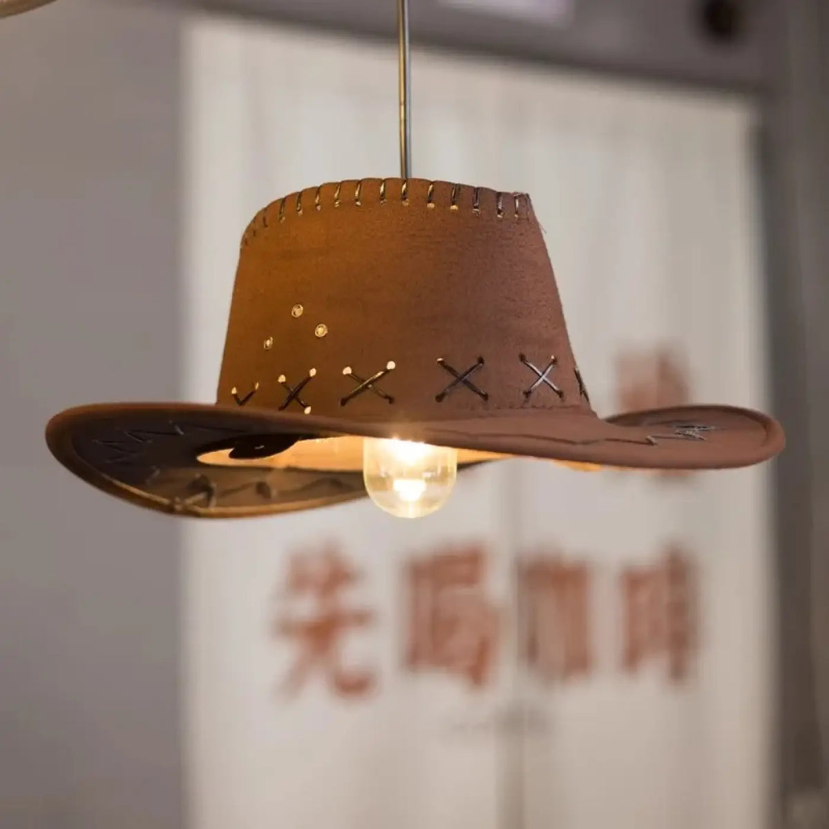 Suspension luminaire cuisine chapeau western design