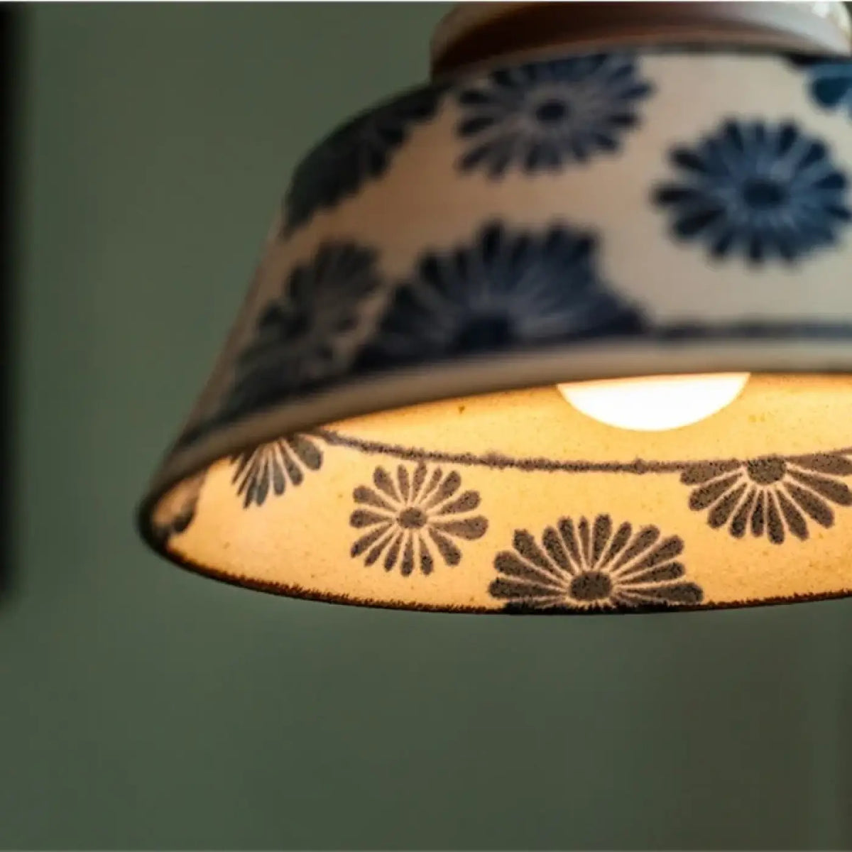 Suspension luminaire cuisine salon ceramique florale design