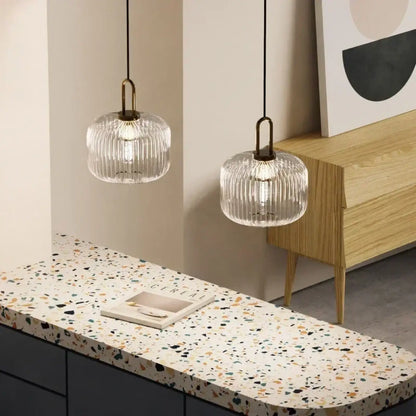 Suspension luminaire cuisine verre strie design