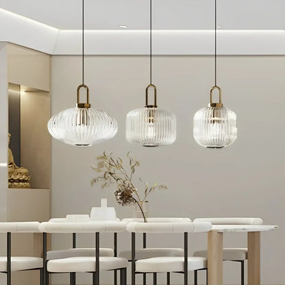 Suspension luminaire cuisine verre strie design