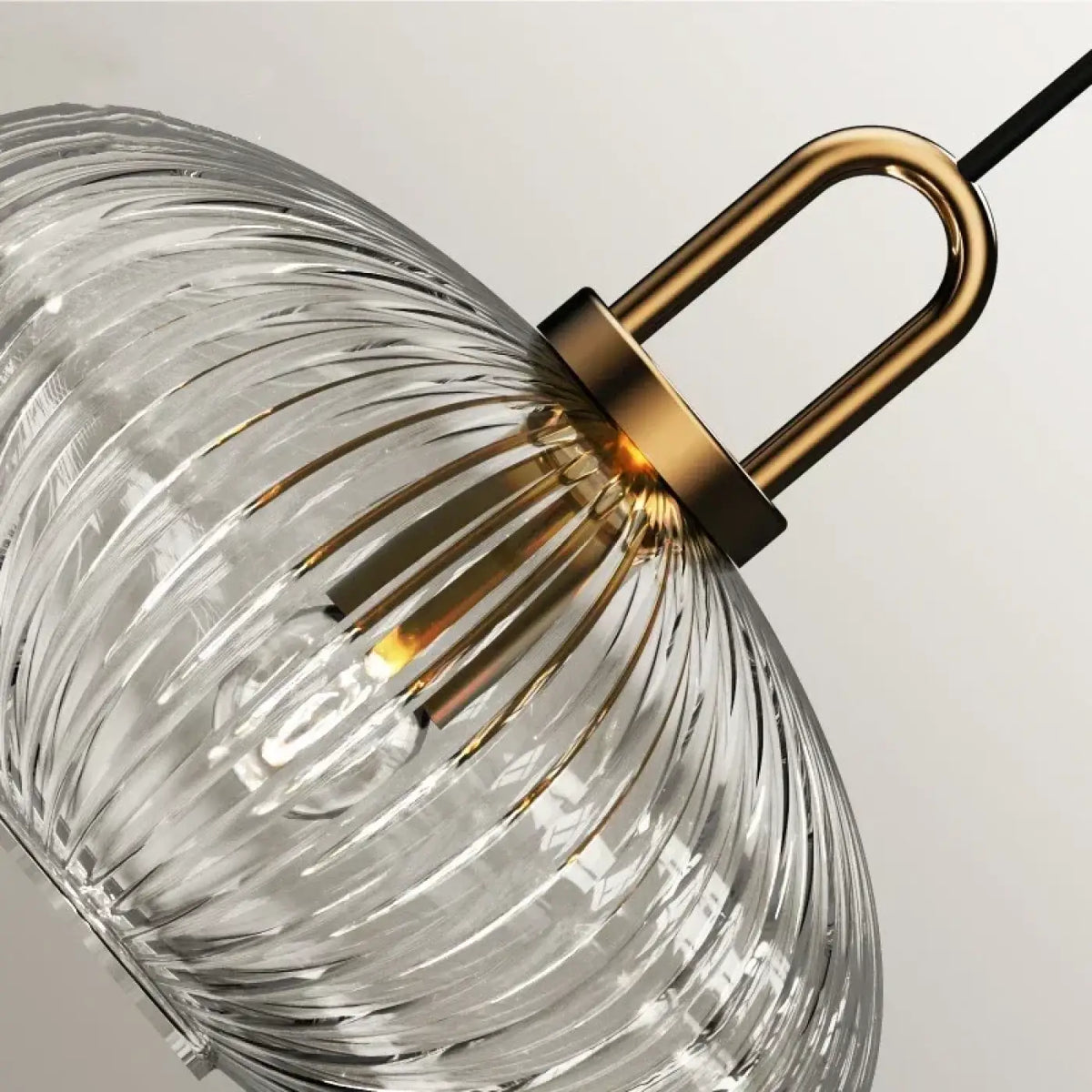 Suspension luminaire cuisine verre strie design