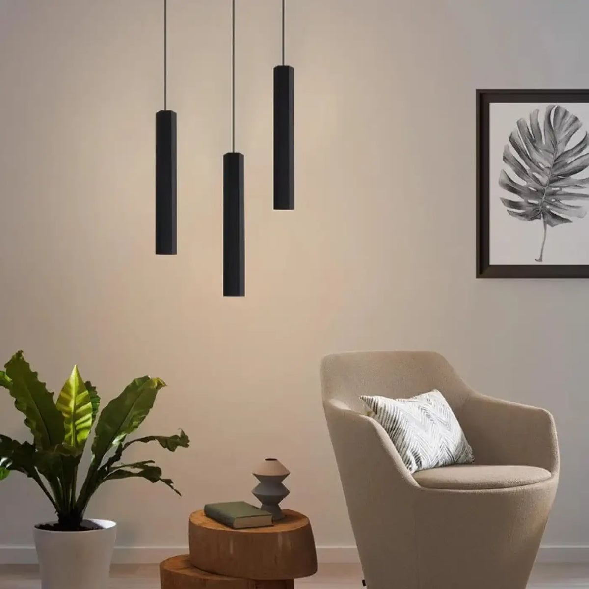 Suspension luminaire escalier design cylindres noirs