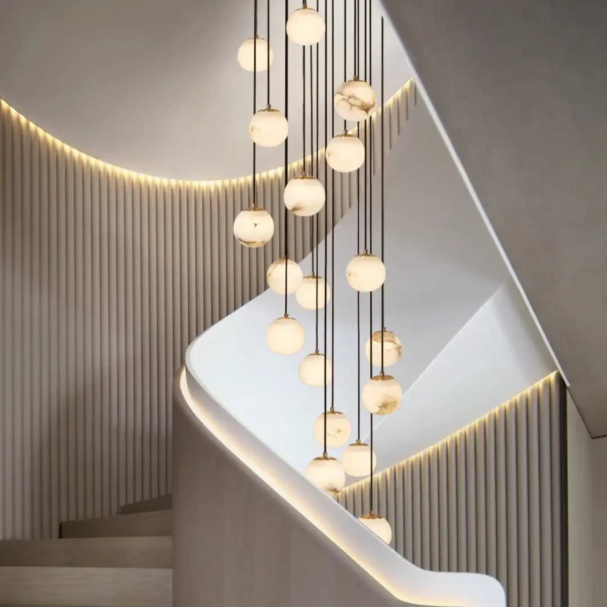 Suspension luminaire escaliers boule verre marbre