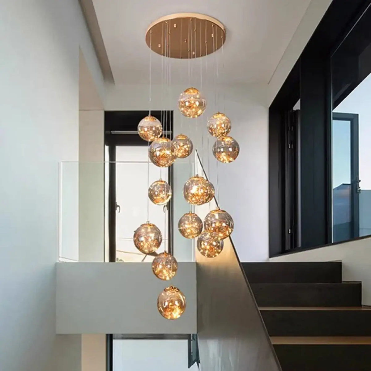 Suspension luminaire escaliers boules cristal dorees