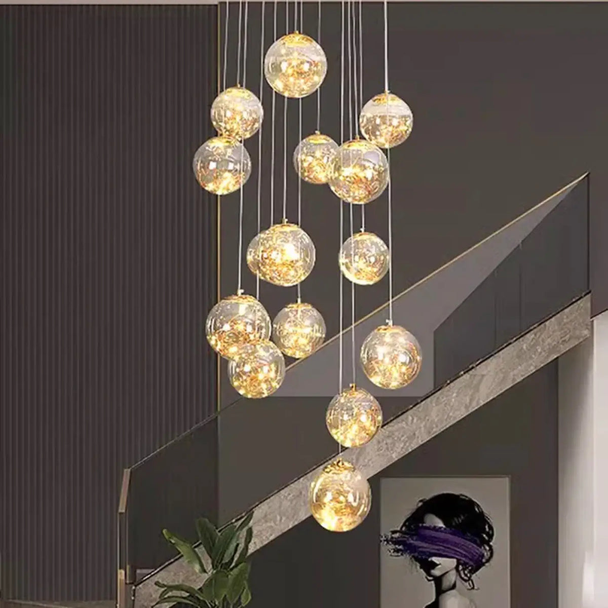 Suspension luminaire escaliers boules cristal dorees