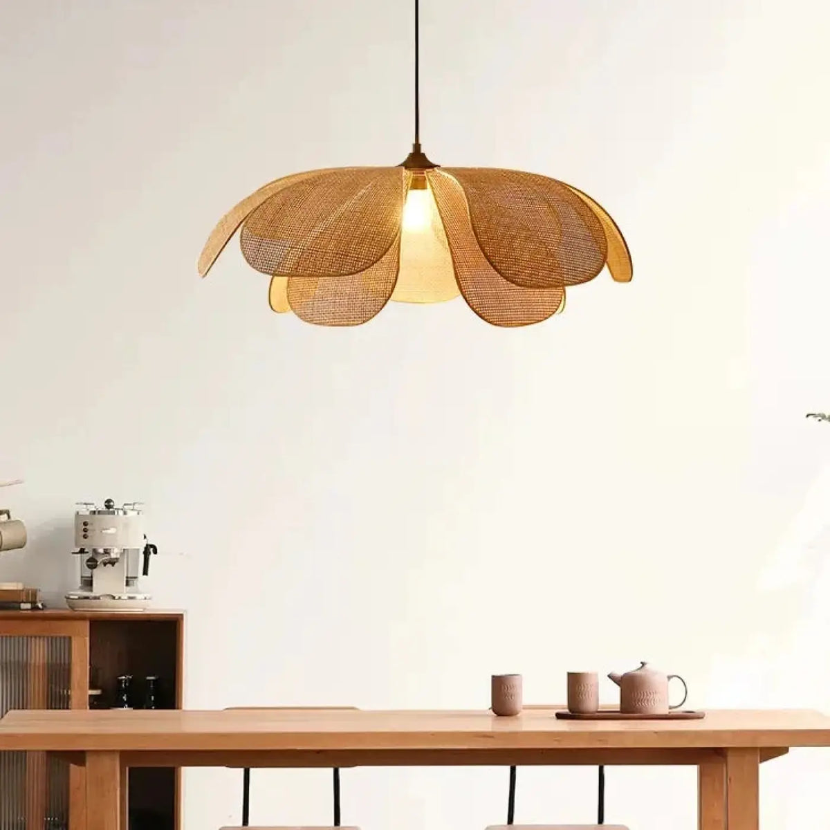 Suspension luminaire salon salle a manger petale rotin