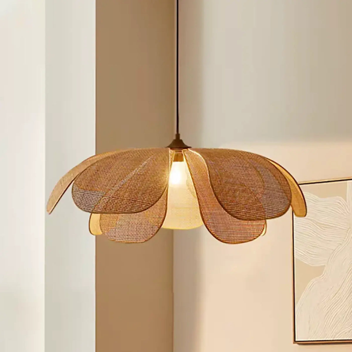 Suspension luminaire salon salle a manger petale rotin